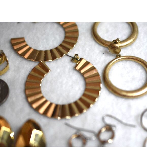 Retro Fashion 7 Pr. Gold Tone Clip On/Fish Hook/Post Earrings - Picture 5 of 6